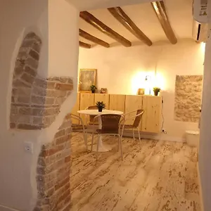  Apartment Petra -old With Terrace And Barbecue-